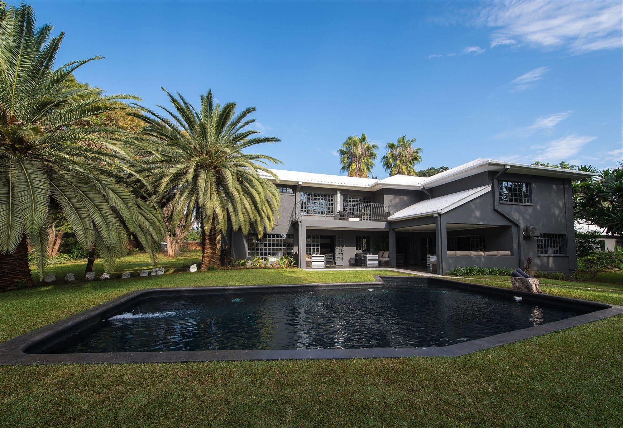 Latitude 13 Degrees Otel Lilongwe Dış mekan fotoğraf